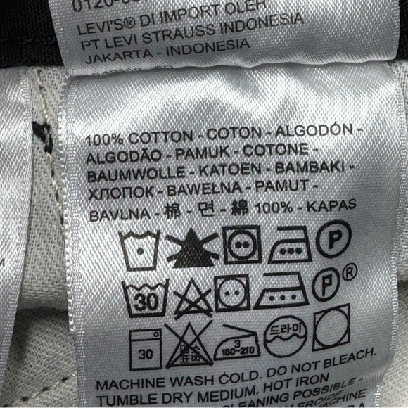 Levi”s Like New Cargo Shorts size 34 - Picture 6 of 10